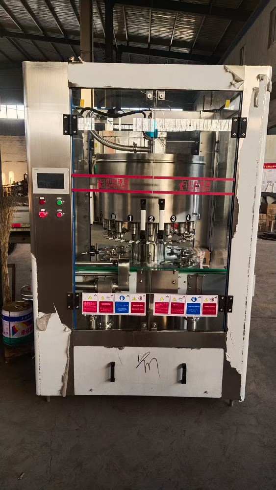 全自動酒水體灌裝機(jī)